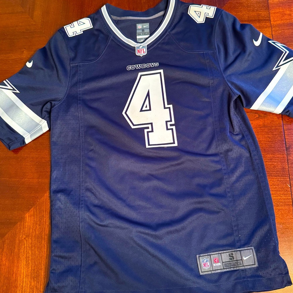 Men’s Dallas Cowboys Jersey 
Size: small